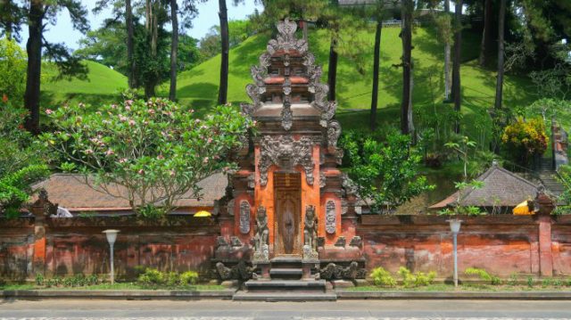 Balinese artistic gates in Tirta Empul Tampaksiring temple, central Bali indonesia 