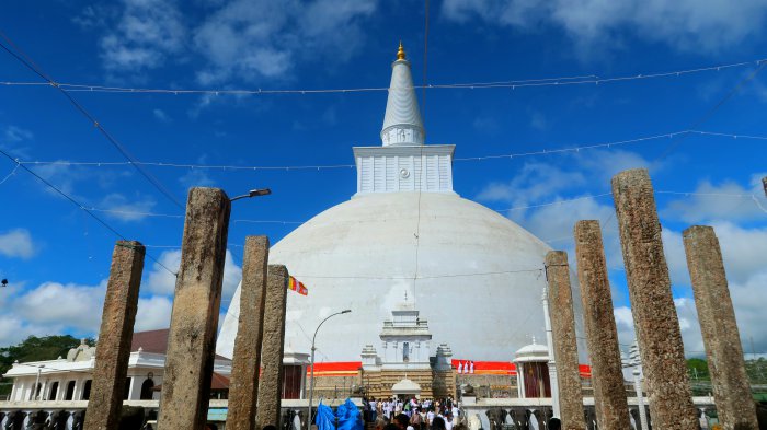 entrance to the white ruwanvelisaya stupa in anuradhapura in sri lanka 