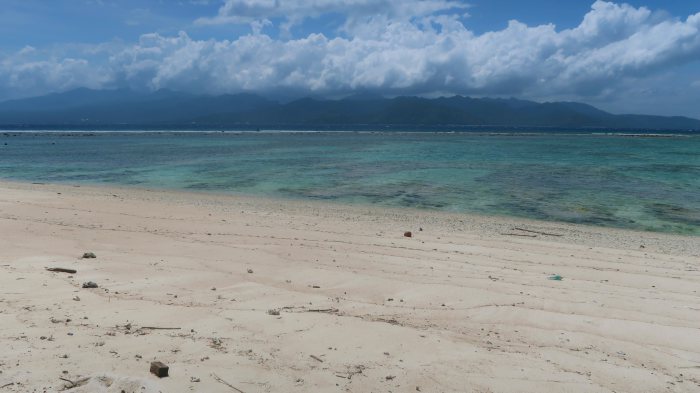 sandy beaches in gili trawangan indonesia