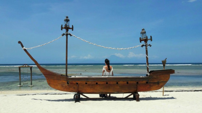 a pirate boat on a sandy beach in gili trawangan indonesia